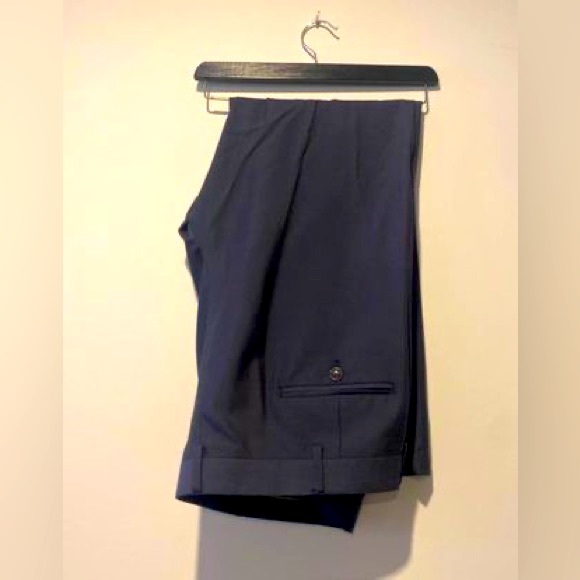 Mens Blue Haggar Suit
Jacket size - 44R
Pant size - 38 x 32
In great condition! - Picture 3 of 4